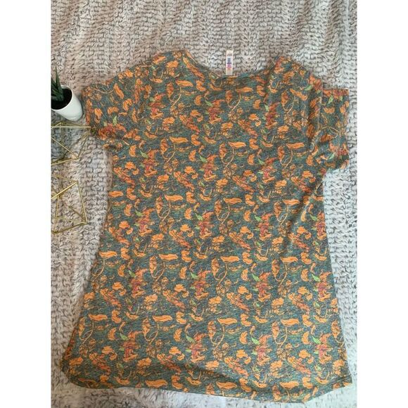 LulaRoe Classic T Shirt - Picture 2 of 4